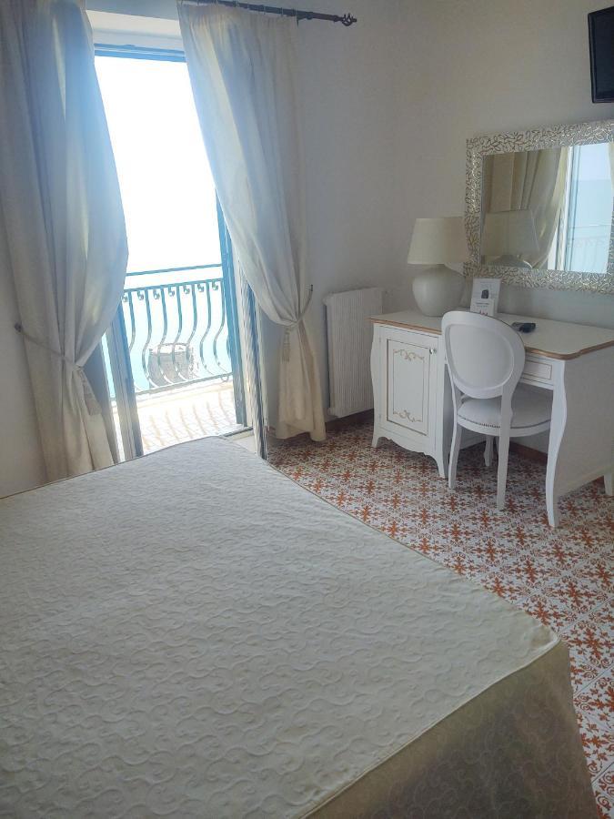 Hotel La Perla 3*