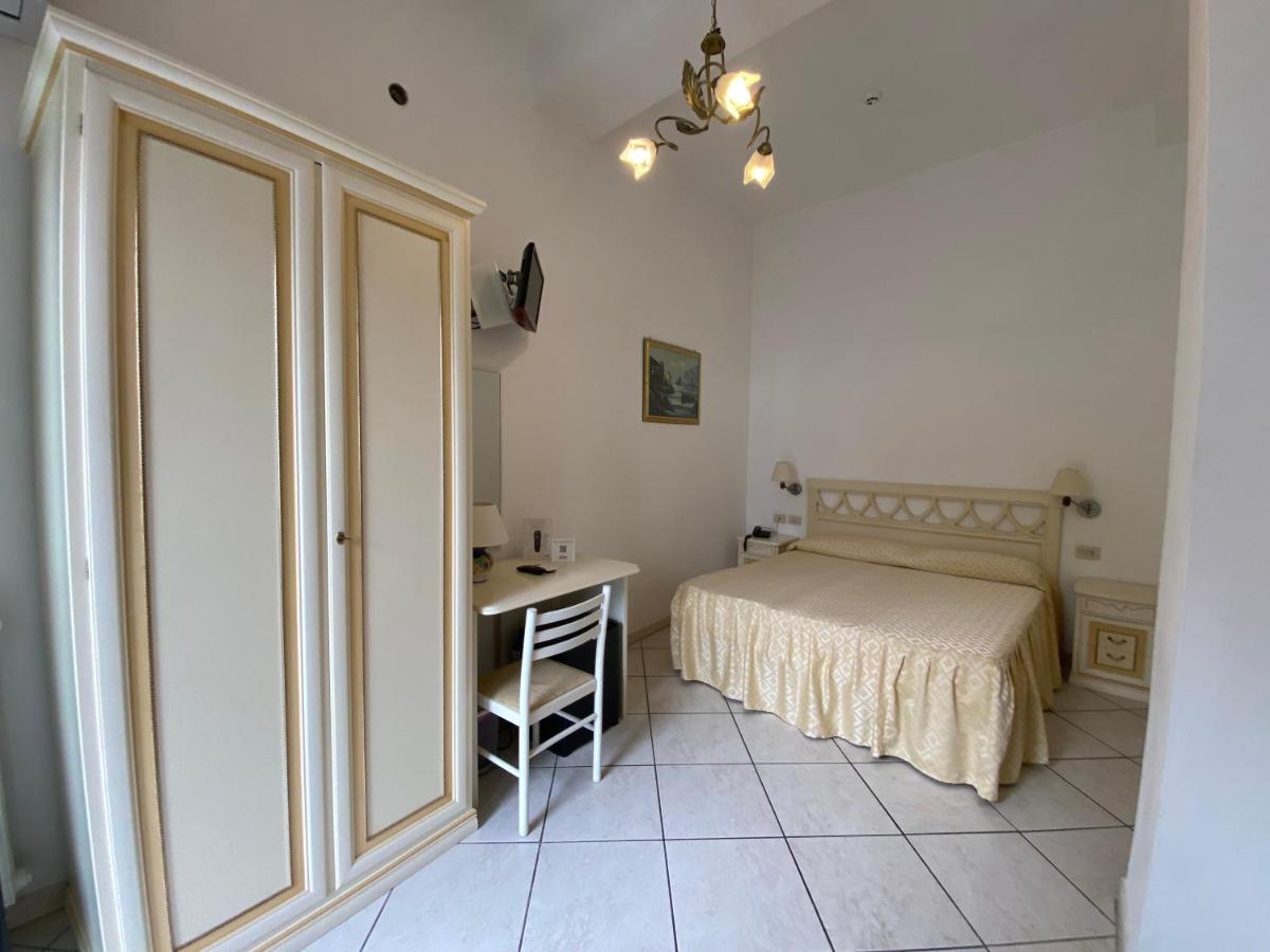 La Perla Hotel
