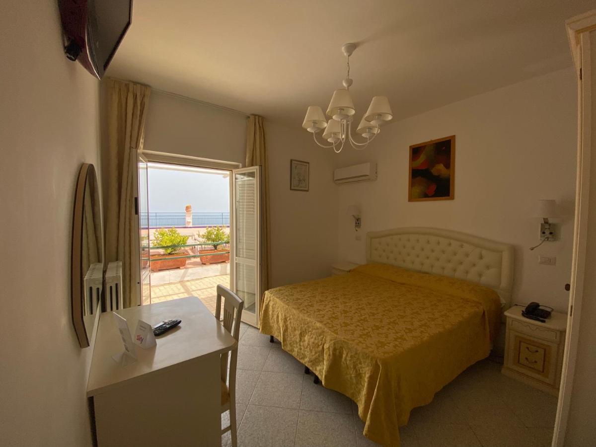 Hotel La Perla 3*