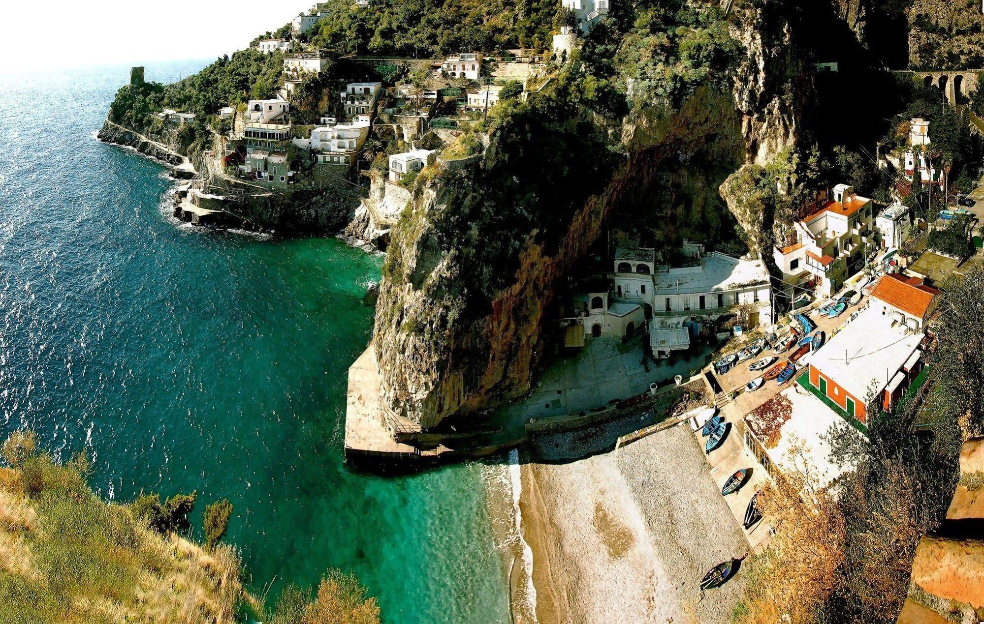 La Perla Hotel